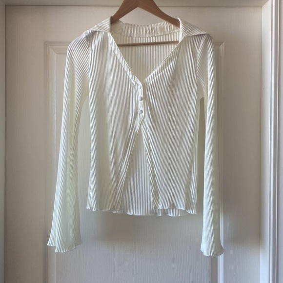 LYANER Women's Deep V Neck Button Front Bell Long Sleeve Blouse Shirt Top - Picture 2 of 2